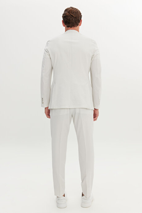 Slim Fit Dar Kesim Kırlangıç Yaka Gofre Desenli Ekru Takım Elbise resmi