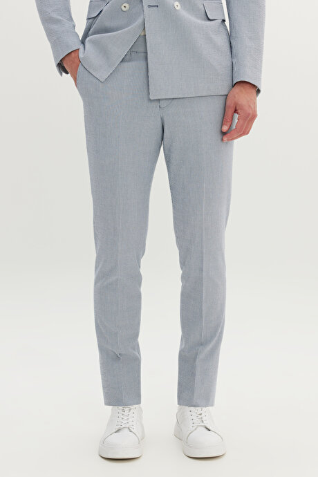 Slim Fit Dar Kesim Kırlangıç Yaka Gofre Desenli Kruvaze Lacivert-Beyaz Takım Elbise resmi