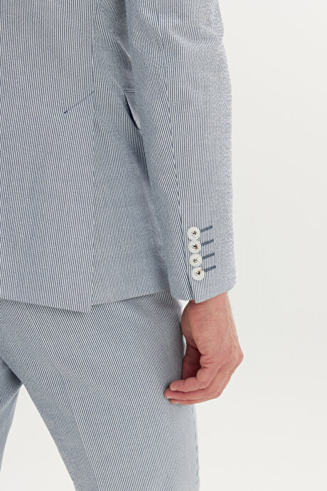 Slim Fit Dar Kesim Kırlangıç Yaka Gofre Desenli Kruvaze Lacivert-Beyaz Takım Elbise resmi