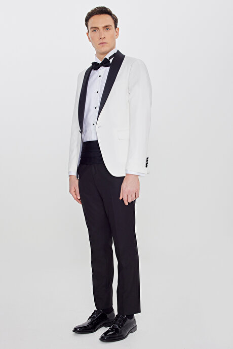 Slim Fit Dar Kesim Şal Yaka Kapak Cepli Armürlü Damatlık Beyaz-Siyah Smokin Takım resmi