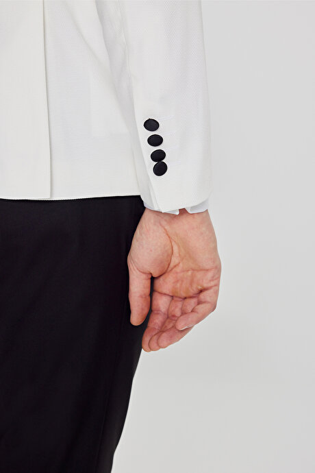 Slim Fit Dar Kesim Şal Yaka Kapak Cepli Armürlü Damatlık Beyaz-Siyah Smokin Takım resmi