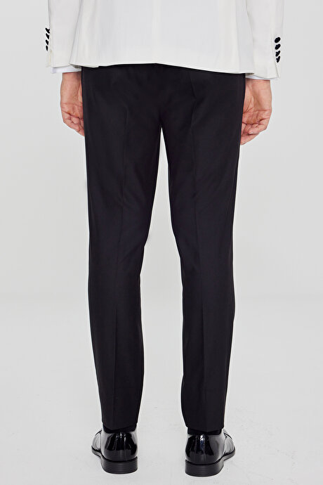 Slim Fit Dar Kesim Şal Yaka Kapak Cepli Armürlü Damatlık Beyaz-Siyah Smokin Takım resmi