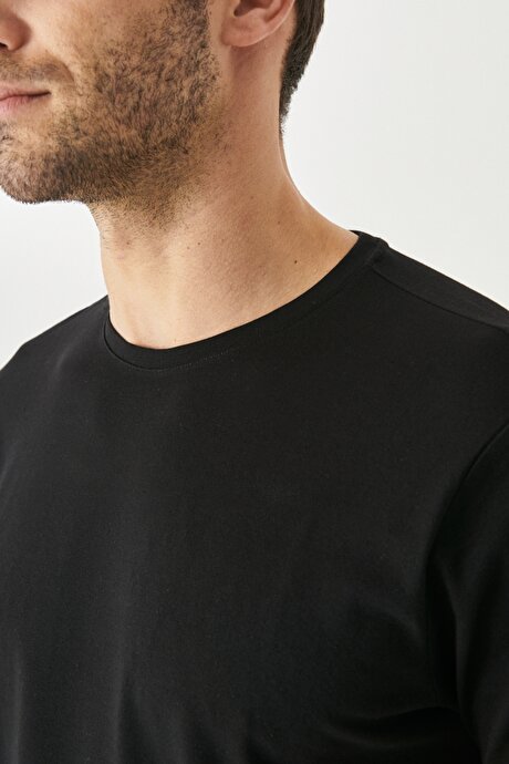 360 Derece Her Yöne Esneyen Slim Fit Bisiklet Yaka Siyah Tişört resmi