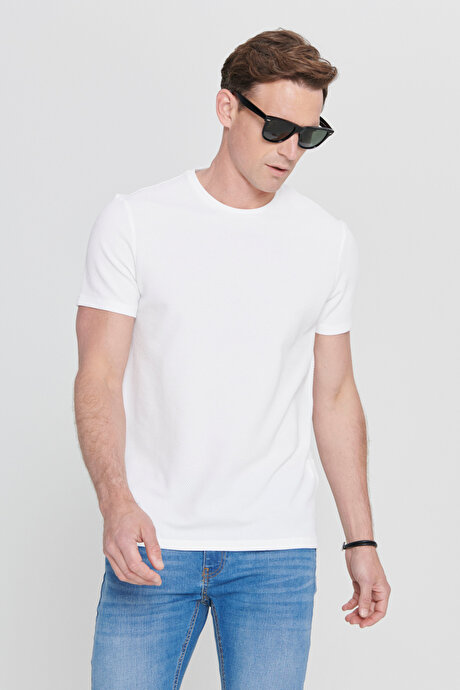 Slim Fit Dar Kesim Bisiklet Yaka Kısa Kollu Yumuşak Tuşeli Basic Beyaz Tişört resmi