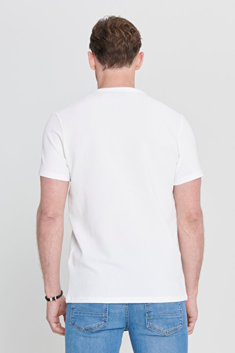 Slim Fit Dar Kesim Bisiklet Yaka Kısa Kollu Yumuşak Tuşeli Basic Beyaz Tişört resmi