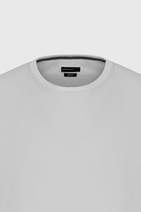Slim Fit Dar Kesim Bisiklet Yaka Kısa Kollu Yumuşak Tuşeli Basic Beyaz Tişört resmi