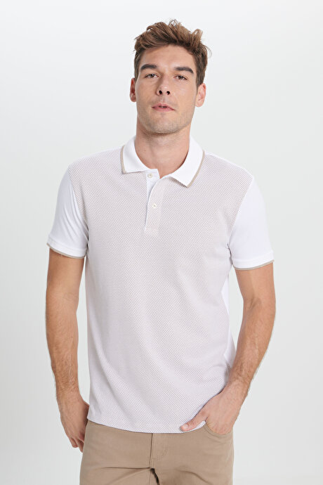 Slim Fit Dar Kesim Polo Yaka Jakarlı Bej-Beyaz Tişört resmi