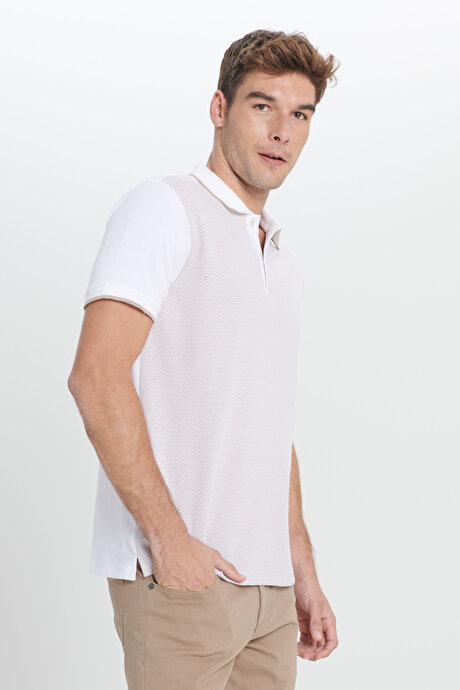 Slim Fit Dar Kesim Polo Yaka Jakarlı Bej-Beyaz Tişört resmi