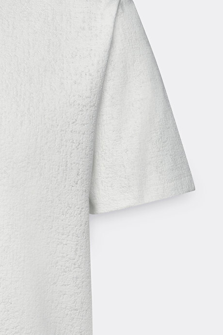 Slim Fit Dar Kesim Pamuklu Bisiklet Yaka Ekru Tişört resmi