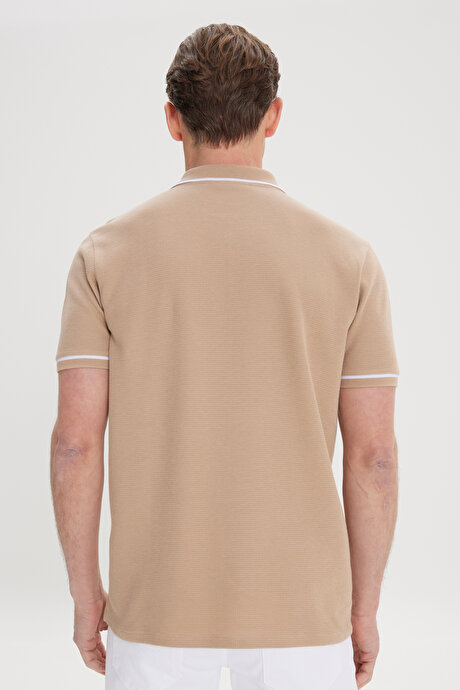 Slim Fit Dar Kesim %100 Pamuk Jakarlı Polo Yaka Camel Tişört resmi
