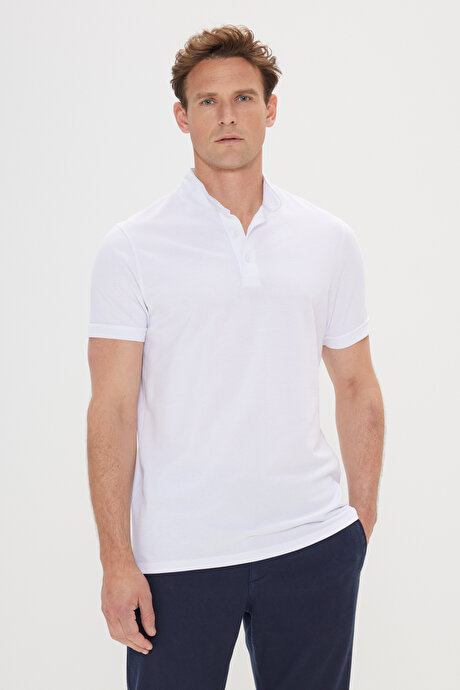 Slim Fit Dar Kesim %100 Pamuk Dik Yaka Beyaz Tişört resmi