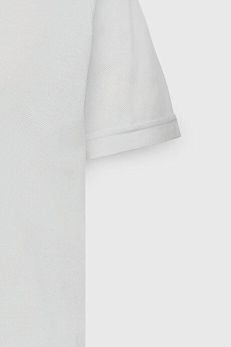 Slim Fit Dar Kesim %100 Pamuk Dik Yaka Beyaz Tişört resmi