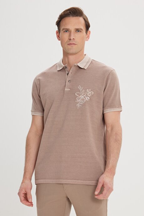 Slim Fit Dar Kesim %100 Pamuk Baskılı Polo Yaka Koyu Bej Tişört resmi