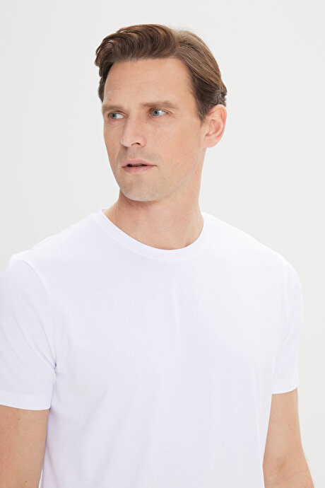 Slim Fit Dar Kesim Pamuklu Bisiklet Yaka Beyaz Tişört resmi