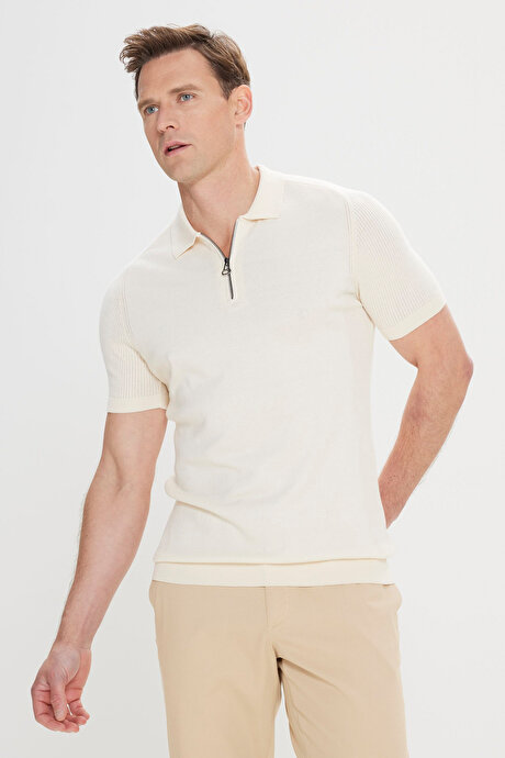 %100 Pamuk Standart Fit Normal Kesim Polo Yaka Jakarlı Triko Ekru Tişört resmi