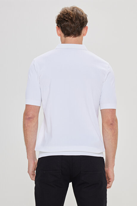 Standart Fit Normal Kesim Polo Yaka Jakarlı Ekru Tişört resmi