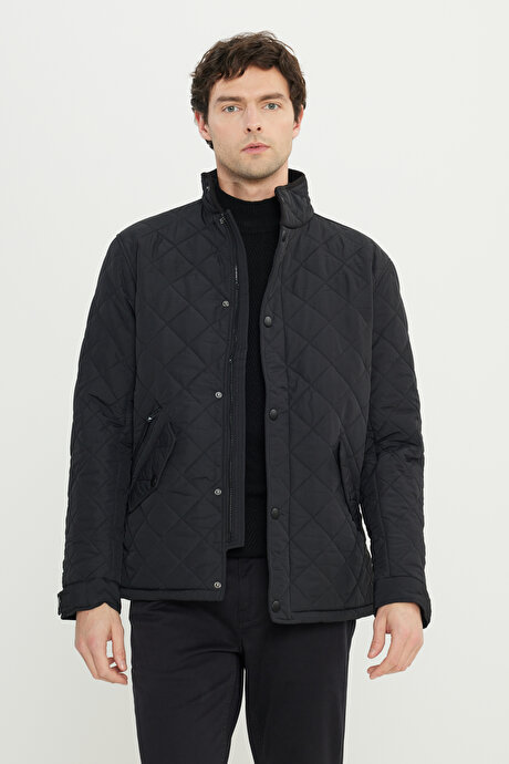 Standart Fit Normal Kesim Dik Yaka Kapaklı Yan Cepli Overcoat Siyah Mont resmi