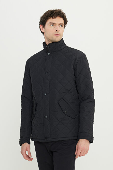 Standart Fit Normal Kesim Dik Yaka Kapaklı Yan Cepli Overcoat Siyah Mont resmi
