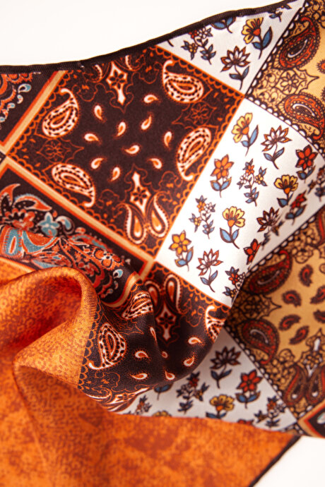 Desenli İpek Turuncu-Kahve Mendil resmi