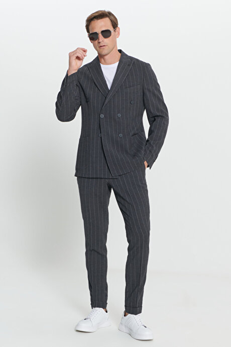 Slim Fit Dar Kesim Kırlangıç Yaka Gofre Desenli Yünlü Antrasit Takım Elbise resmi