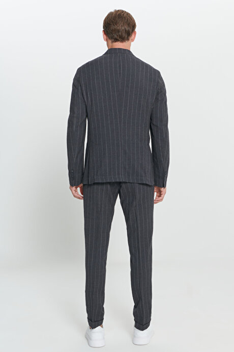 Slim Fit Dar Kesim Kırlangıç Yaka Gofre Desenli Yünlü Antrasit Takım Elbise resmi