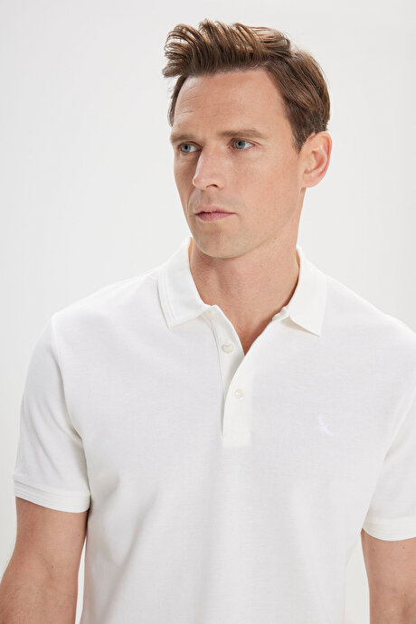 Slim Fit Dar Kesim Polo Yaka %100 Pamuk Beyaz Tişört resmi