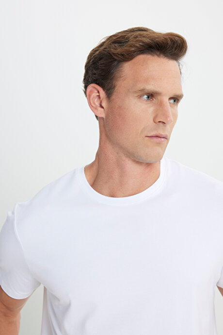 Standart Fit Normal Kesim Bisiklet Yaka Pamuklu Beyaz Tişört resmi