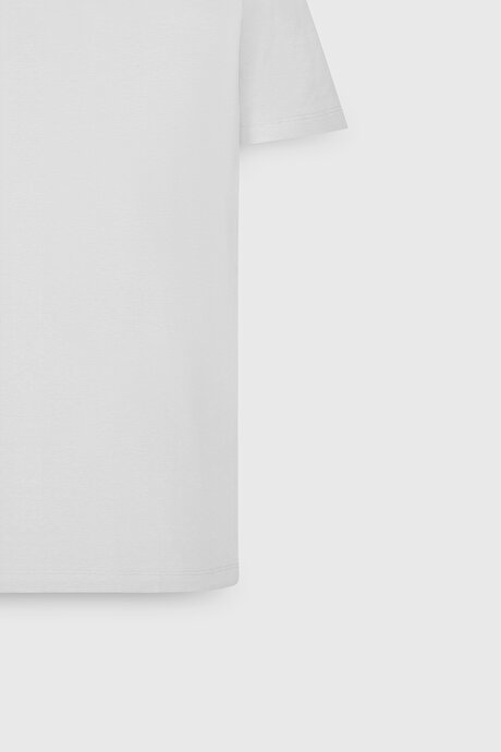 Standart Fit Normal Kesim Bisiklet Yaka Pamuklu Beyaz Tişört resmi