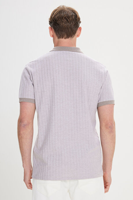 Pamuklu Slim Fit Dar Kesim Polo Yaka Jakarlı Vizon Tişört resmi