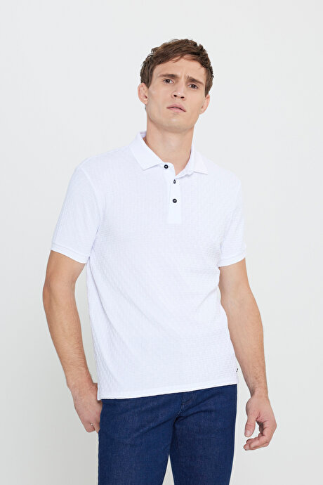 Slim Fit Dar Kesim Polo Yaka Jakarlı Beyaz Tişört resmi