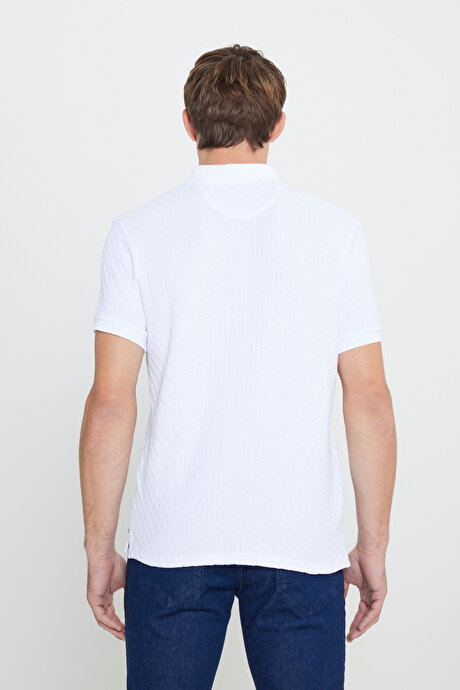 Slim Fit Dar Kesim Polo Yaka Jakarlı Beyaz Tişört resmi