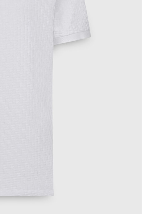 Slim Fit Dar Kesim Polo Yaka Jakarlı Beyaz Tişört resmi