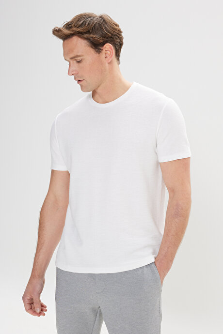 %100 Pamuk Slim Fit Dar Kesim Bisiklet Yaka Jakarlı Ekru Tişört resmi