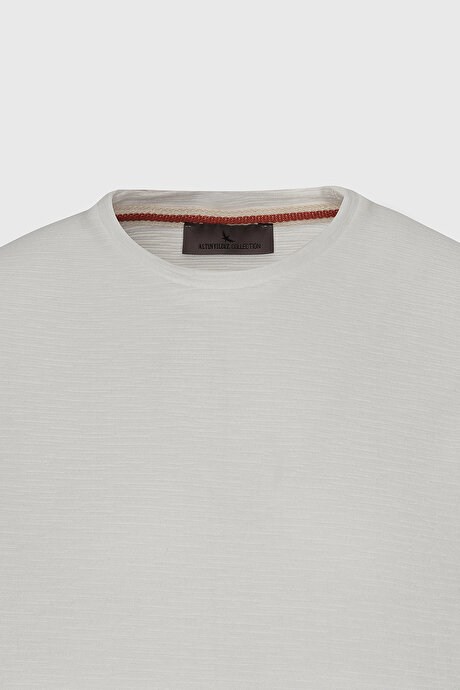 %100 Pamuk Slim Fit Dar Kesim Bisiklet Yaka Jakarlı Ekru Tişört resmi