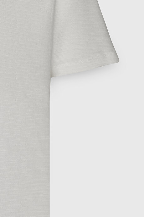 %100 Pamuk Slim Fit Dar Kesim Bisiklet Yaka Jakarlı Ekru Tişört resmi