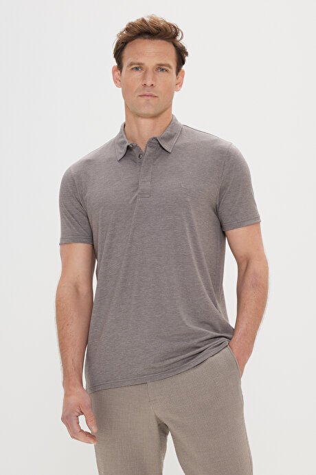 Slim Fit Dar Kesim Polo Yaka Jakarlı Kahverengi Tişört resmi