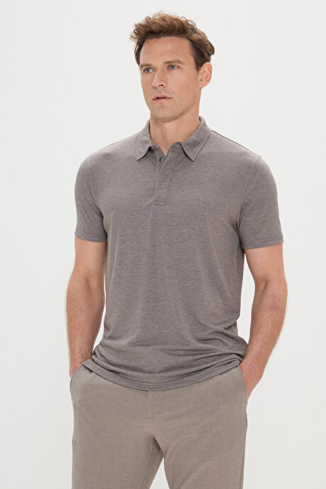 Slim Fit Dar Kesim Polo Yaka Jakarlı Kahverengi Tişört resmi