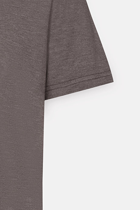 Slim Fit Dar Kesim Polo Yaka Jakarlı Kahverengi Tişört resmi
