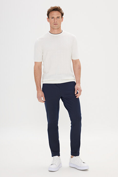 %100 Pamuk Standart Fit Normal Kesim Bisiklet Yaka Jakarlı Triko Ekru-Lacivert Tişört resmi