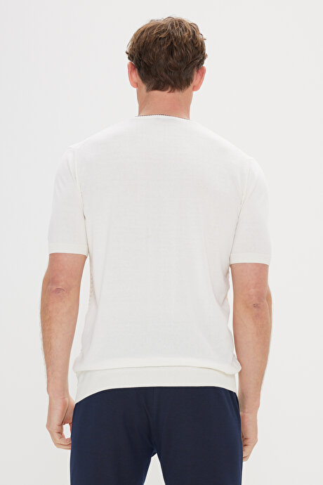 %100 Pamuk Standart Fit Normal Kesim Bisiklet Yaka Jakarlı Triko Ekru-Lacivert Tişört resmi