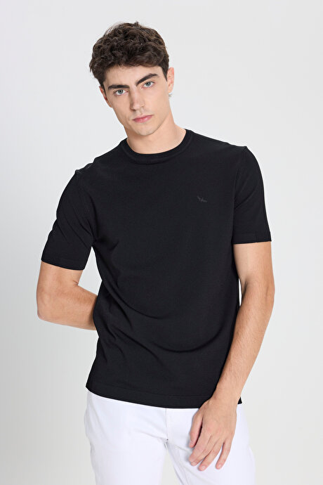 Standart Fit Normal Kesim Bisiklet Yaka Siyah Tişört resmi