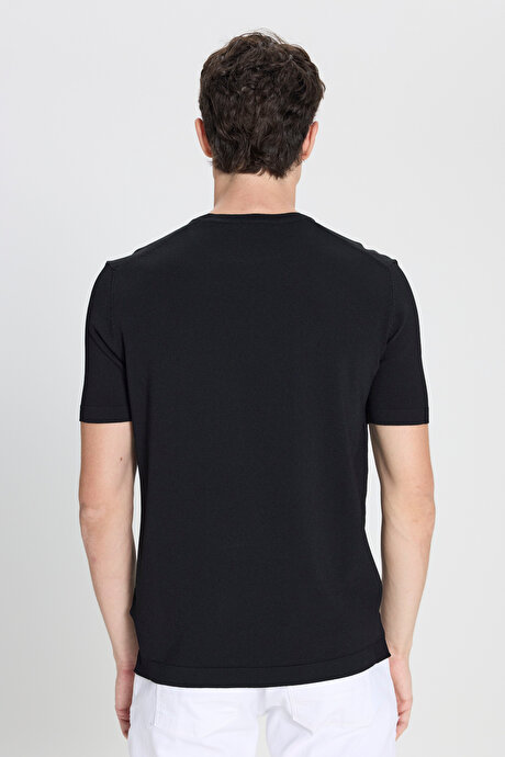 Standart Fit Normal Kesim Bisiklet Yaka Siyah Tişört resmi