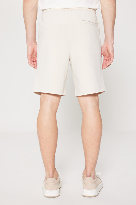 Pamuklu Slim Fit Dar Kesim Yan Cepli Esnek Örme Bej Şort resmi