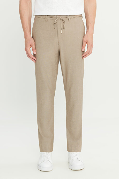 Slim Fit Dar Kesim Beli Bağlamalı Yan Cepli Gofre Desenli Esnek Bej Pantolon resmi