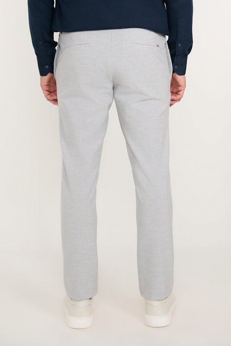 Slim Fit Dar Kesim Beli Bağlamalı Yan Cepli Gofre Desenli Esnek Beyaz-Gri Pantolon resmi