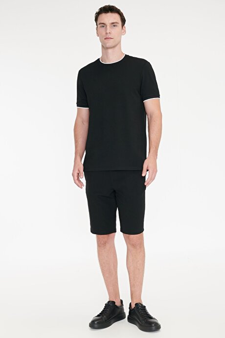 Slim Fit Dar Kesim Yan Cepli Gofre Desenli Esnek Siyah Şort resmi