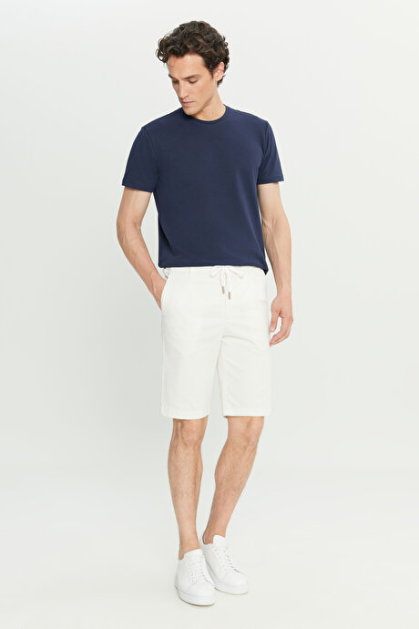 Pamuklu Slim Fit Dar Kesim Beli Bağlamalı Yan Cepli Esnek Beyaz Şort resmi