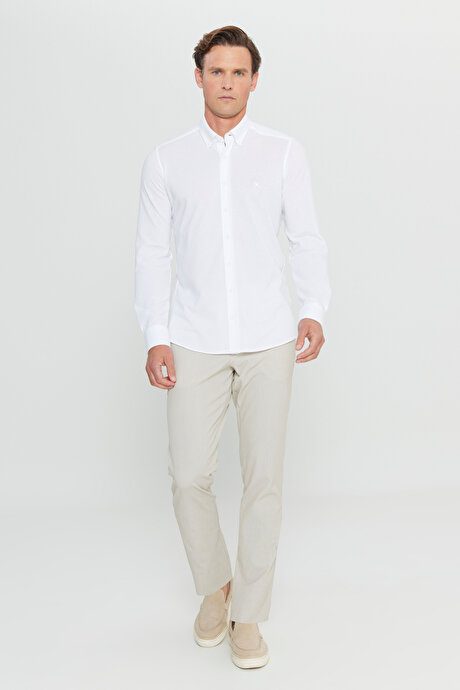 360 Her Yöne Esneyen Pamuklu Slim Fit Dar Kesim Düğmeli Yaka Örme Beyaz Gömlek resmi