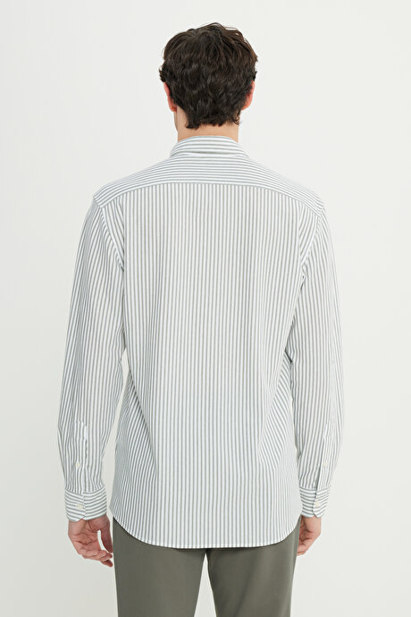 Pamuklu Oxford Comfort Fit Rahat Kesim Düğmeli Yaka Çizgili Haki Gömlek resmi