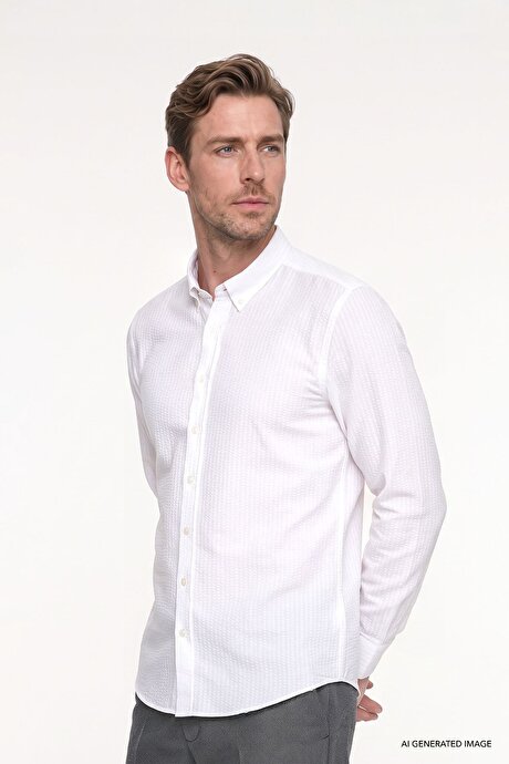 Slim Fit Dar Kesim Düğmeli Yaka Armürlü Gofre Desenli Beyaz Gömlek resmi